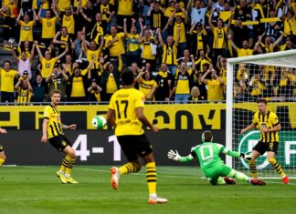 Borussia Dortmund besiegt Wolfsburg mit 4:1